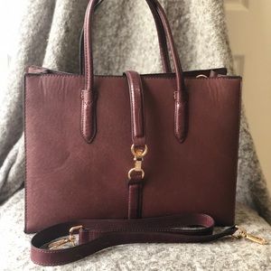 Wine tote with gold front clasp